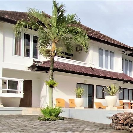 Medewi Manor Aparthotel Airsatang Buitenkant foto