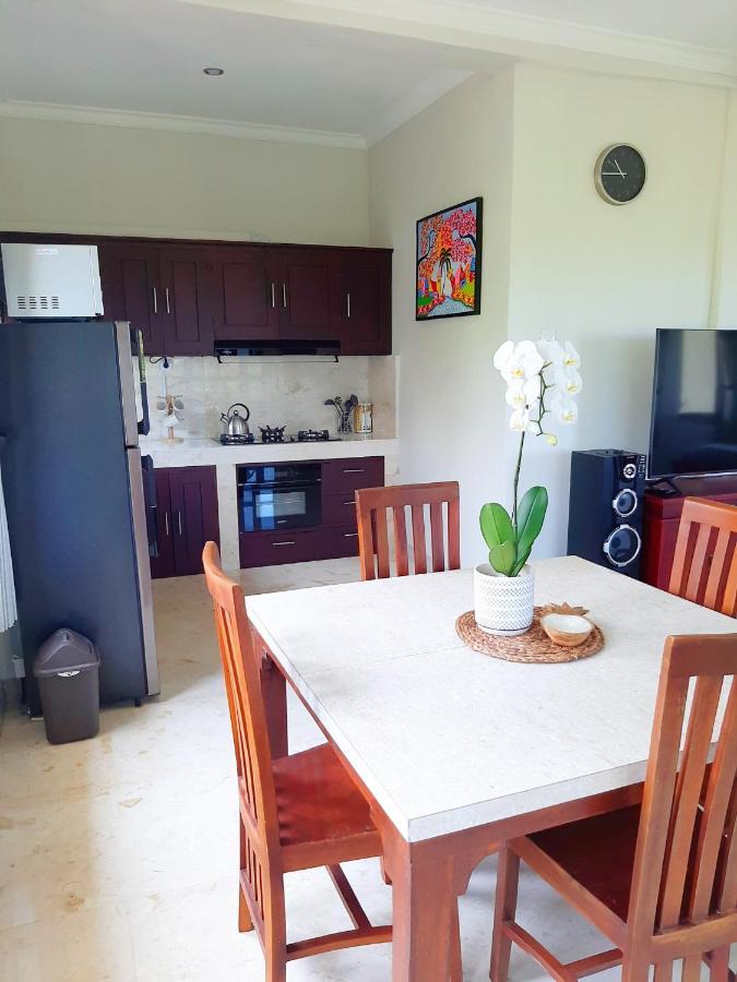 Medewi Manor Aparthotel Airsatang Buitenkant foto