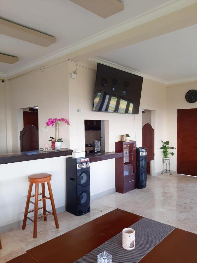 Medewi Manor Aparthotel Airsatang Buitenkant foto