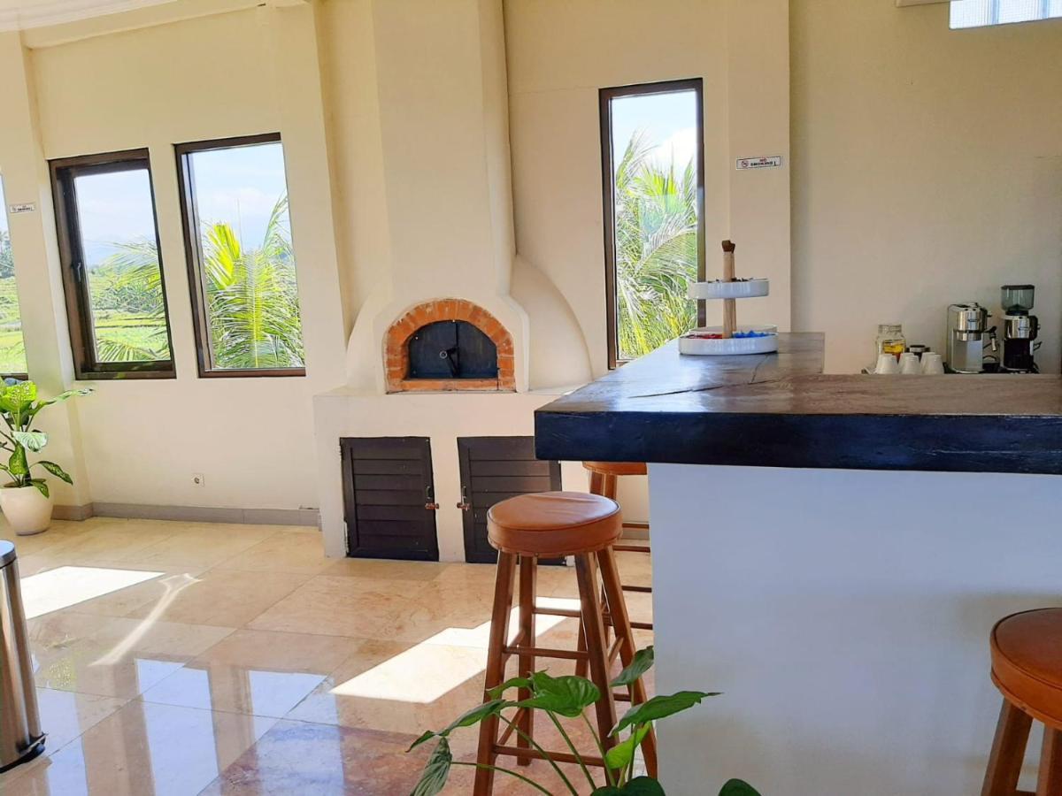 Medewi Manor Aparthotel Airsatang Buitenkant foto