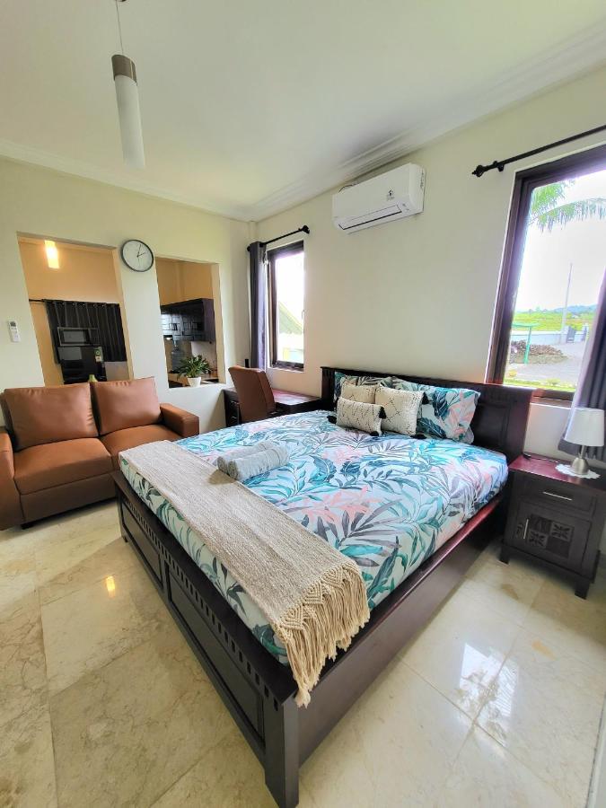 Medewi Manor Aparthotel Airsatang Buitenkant foto