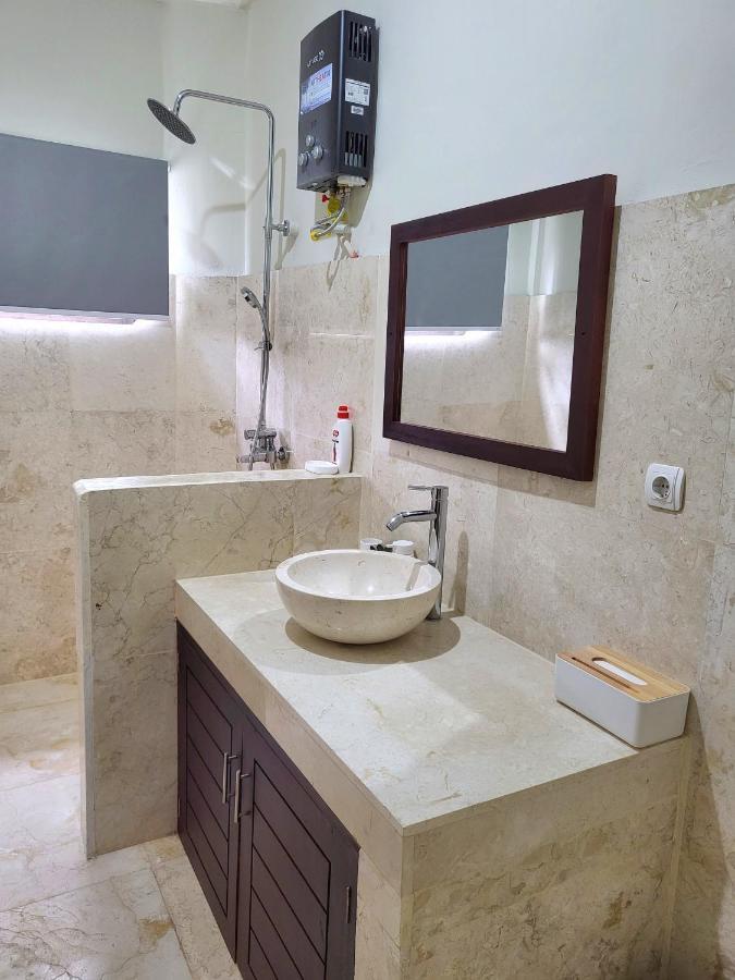 Medewi Manor Aparthotel Airsatang Buitenkant foto