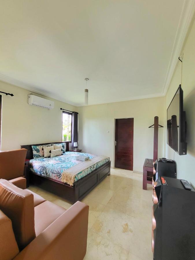 Medewi Manor Aparthotel Airsatang Buitenkant foto