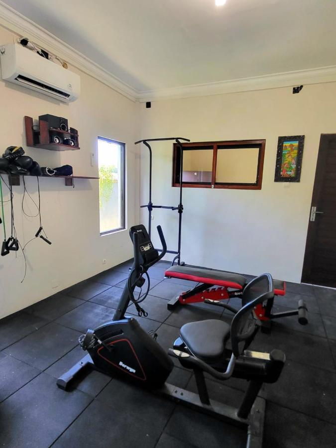 Medewi Manor Aparthotel Airsatang Buitenkant foto