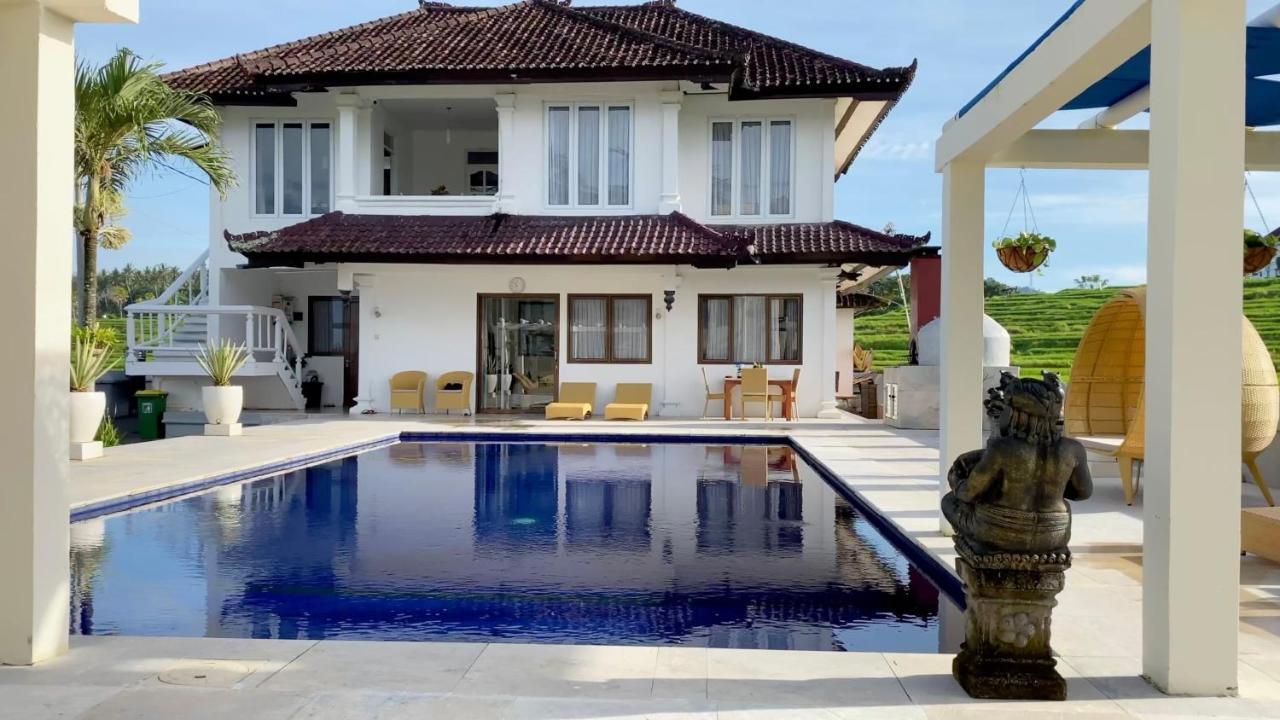 Medewi Manor Aparthotel Airsatang Buitenkant foto