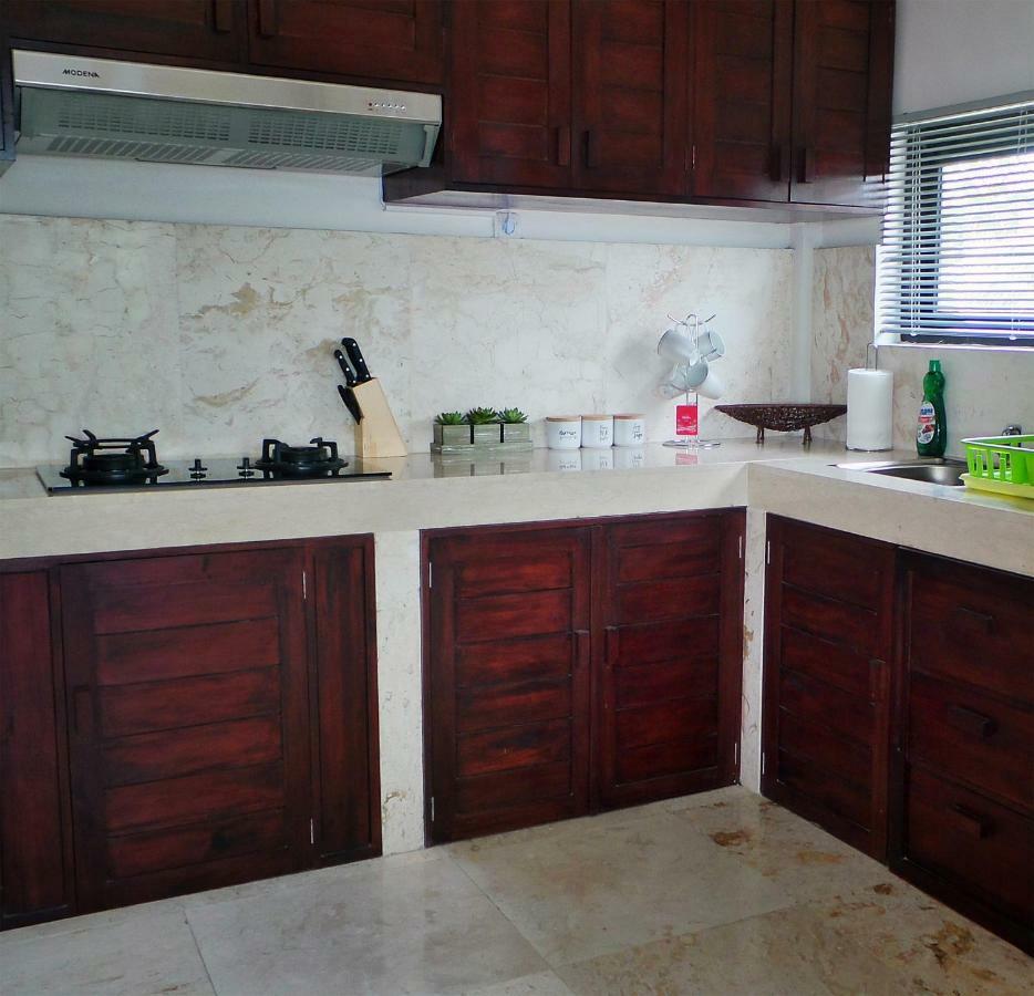 Medewi Manor Aparthotel Airsatang Buitenkant foto