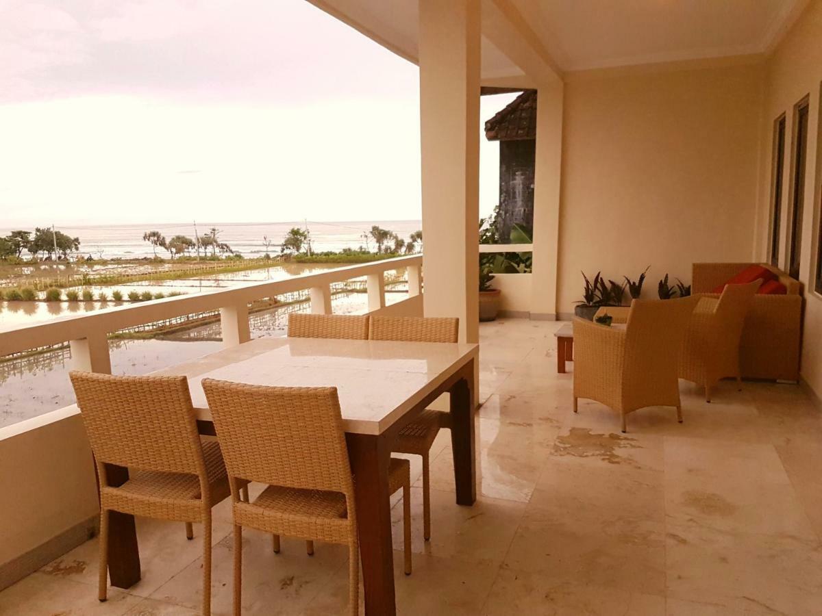 Medewi Manor Aparthotel Airsatang Buitenkant foto